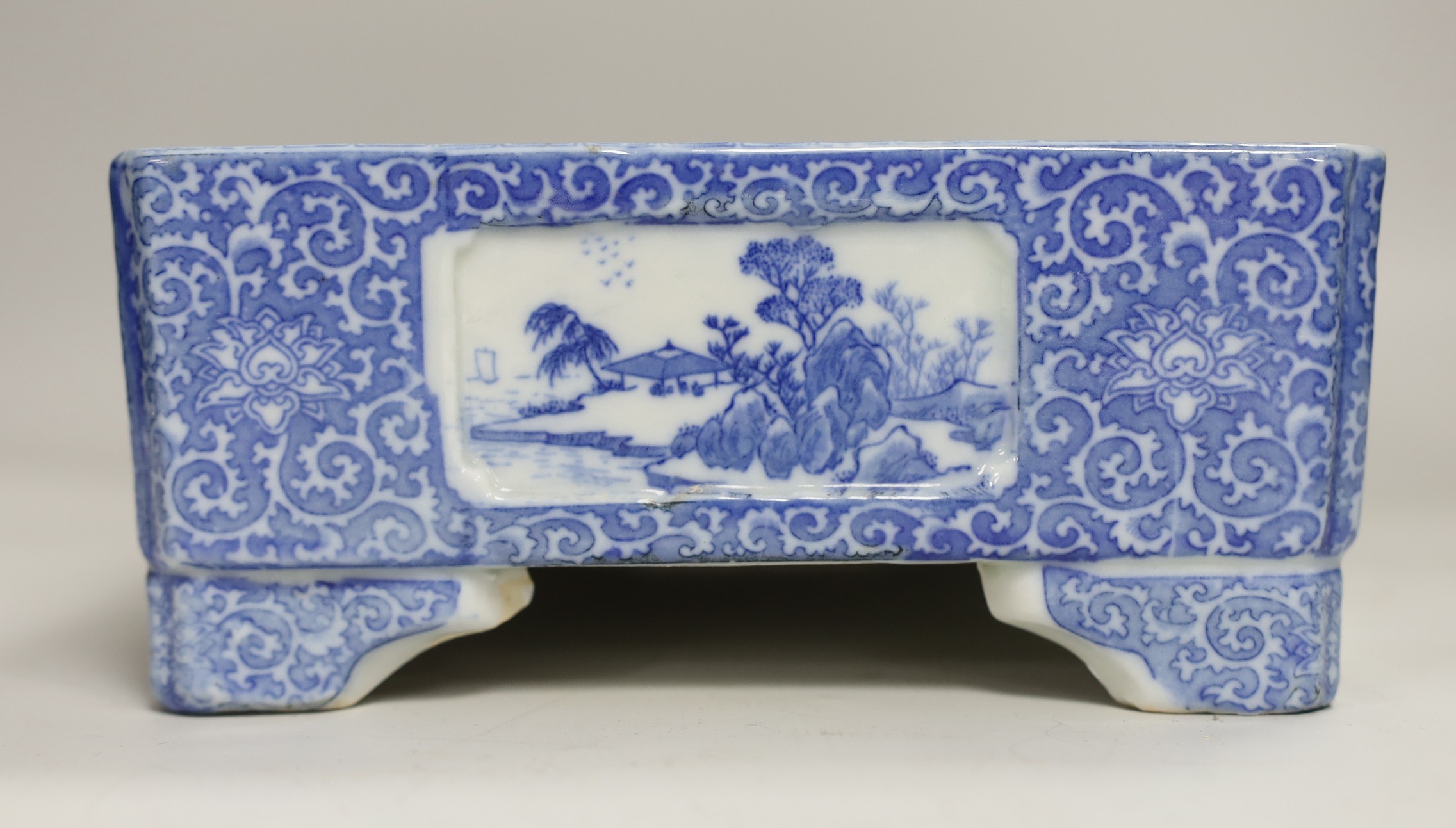 A Japanese blue and white jardiniere, 30cm